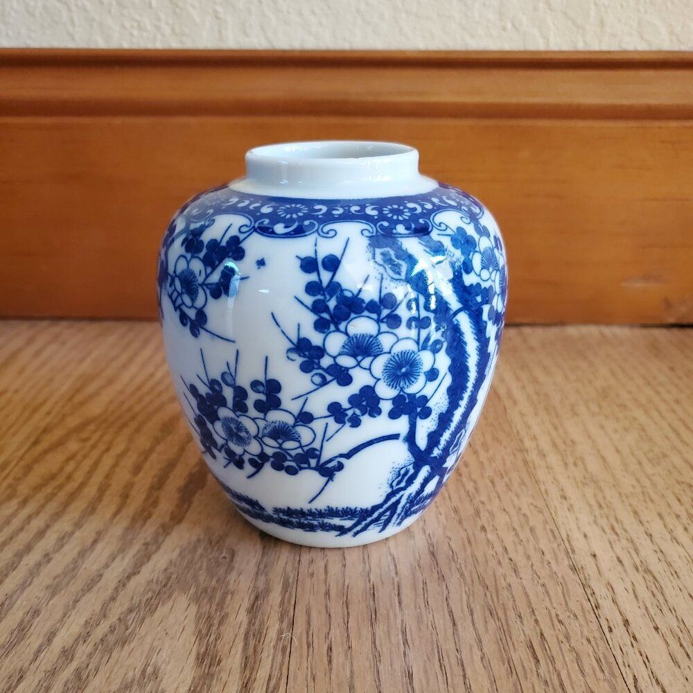Nihon Tokusei Japanese Pottery Blue and White Blossom Small Vase EUC